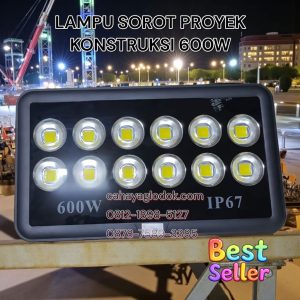 lampu sorot proyek konstruksi